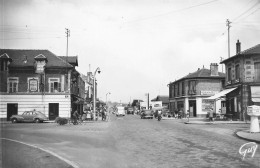 Bezons * Route * Carrefour De La Grâce De Dieu * Commerces Magasins - Bezons