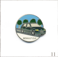 Pin's Automobile - Renault /  Modèle Clio - Carrosserie Verte. Estampillé Sofrec. Zamac. T956-11 - Renault