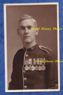 CPA Photo - Beau Portrait Militaire Britannique ? Médaille à Identifier -1924- Queen Victoria Medal - Boer War ? Insigne - Uniformes