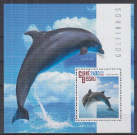 J13. Guinea-Bissau MNH 2014 Fauna - Fish - Dolphins - Dauphins