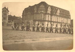 Paris Plage , Le Touquet * 1931 * Le Défilé * Fête Carnaval Mi Carême ? * Hôtel * Photo Ancienne 10.6x7.6cm - Le Touquet