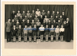 Photographie Ancienne Photo De Classe Groupe De Jeunes Garçons à L'école Primaire 8e 1958-59 Photographe G YARDIN Rennes - Anonieme Personen