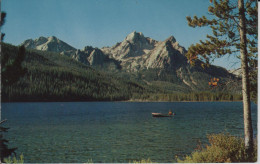 Stanley Lake In The Sawtooth Mountains  Idaho USA. Motoboard Person Mountain Peaks - Andere & Zonder Classificatie