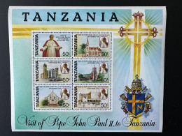 Tanzania 1990 Mi. Bl. 121 Pape Jean-Paul II Papst Johannes Paul Pope John Paul - Päpste