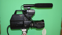Bel Ensemble Vidéo: Caméra Sony Trinicon, Microphone ECM Z300, Lampe Bausch, Trépied Tanaka - Supplies And Equipment