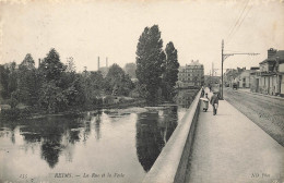 Reims * La Rue Et La Vesle - Reims