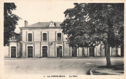 La Ferté Macé * Le Parvis De La Gare * Ligne Chemin De Fer - La Ferte Mace