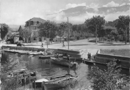 73-AIX-LES-BAINS- LE PETIT PORT ET A LOIN LE MONT-REVARD - Aix Les Bains