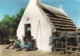 Les Saintes Maries De La Mer * Une Cabane Des Gardians * Arlésienne Et Gardians - Saintes Maries De La Mer