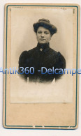 Photographie Ancienne CDV Portrait D'une Jolie Jeune Femme Photographe Paris Rue Saint Martin - Anonieme Personen