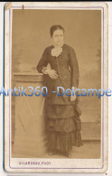 Photographie Ancienne CDV Portrait D'une Femme Circa 1870 Photographe Gilardeau à Murs Erigné Angers - Anonieme Personen