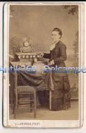 Photographie Ancienne CDV Portrait D'une Femme Horlogère Horlogerie C. 1870 Photographe Gilardeau à Murs Erigné Angers - Anonieme Personen