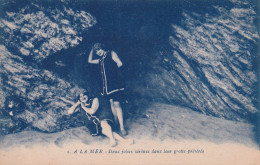 BAIGNEUSE(GROTTE) - Natación