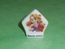 Delcampe - Fèves / Fève / Disney : Héros Et Princesses , Raiponce T188 - Disney