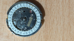 MOUVEMENT DE MONTRE MECANIQUE - POUR PIECES DETACHEES - Horloge: Antiek