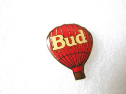 PIN'S    MONTGOLFIERE   BALLON  BUD    KING OF  BEERS  BIÈRE  Belle Qualité - Airships