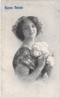 FANTAISIE - Femme Au Bandeau Dans Les Cheveux Et Fleurs - Bonne Année - Carte Postale Ancienne - Mujeres