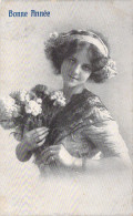 FANTAISIE - Femme Au Bandeau Dans Les Cheveux Et Fleurs - Bonne Année - Carte Postale Ancienne - Women