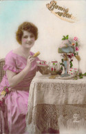 FANTAISIE - Femme Et Fleurs Boit Son Thé - Bonne Année - Carte Postale Ancienne - Femmes