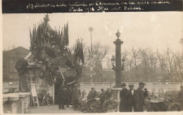 Paris * Carte Photo * Statue De Lille Pavoisée En L'honneur De La Prise De Lille - Autres & Non Classés