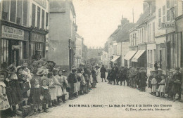 MARNE  MONTMIRAIL  Rue De Paris A La Sortie Des Classes - Montmirail