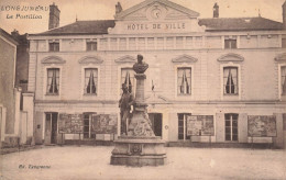 Longjumeau * Place De L'hôtel De Ville Et Le Postillon - Longjumeau