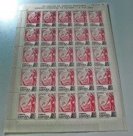 ESPAÑA 1976 - DONANTES DE SANGRE - EDIFIL 2355 EN PLIEGO COMPLETO DE 25 SELLOS - Feuilles Complètes