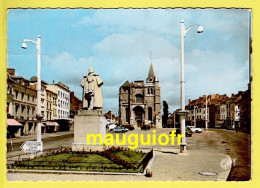 27 EURE / LE NEUBOURG / L'EGLISE ET LA PLACE DUPONT DE L'EURE / 1969 - Le Neubourg