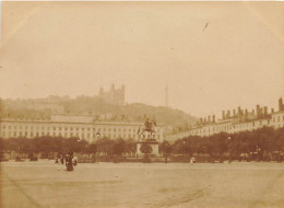 Lyon * 1908 * Place * Photo Ancienne 8.6x6.4cm - Autres & Non Classés