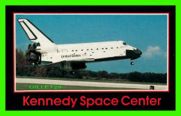 SPACE SHUTTLE ORBITER DISCOVERY - KENNEDY SPACE CENTER, FL - - Espace