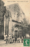 Parçay Sur Vienne * La Place De L'église Du Village * Villageois - Andere & Zonder Classificatie