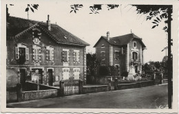 YVOIRE - PLACE DE LA MAIRIE ET LE MONUMENT - Yvoire