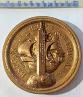 SPAIN - 1930 GOLD PLATTED COPPER 60 MM MEDAL FOR THE SEVILLA 12 OF OCTOBER CELEBRATION (DIA DE LA RAZA) - Altri & Non Classificati