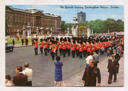 AK 142034 MILITARY / UNIFORM - England - London - The Guards Leaving Buckingham Palace - Uniformes