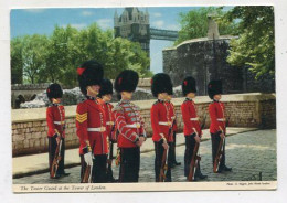AK 142037 MILITARY / UNIFORM - England - The Tower Guard At The Tower Of London - Uniformes