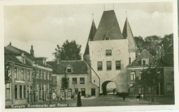 Kampen 1957; Koornmarkt Met Poort - Gelopen. (Uitgever?) - Kampen