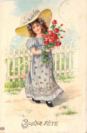 Femme Avec Un Joli Chapeau - Bonne Fête - Bouquet De Roses Rouges - Carte Postale Ancienne - Femmes