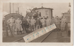 COBLENCE ( KOBLENZ )  - La Gare - Des Militaires Posant En 1923 ( Carte Photo ) - Koblenz