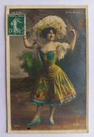 Mervil Artiste Du Cabaret Des Folies Bergères - Robe A Motif De Montgolfière - Walery Photographe - Cabarets