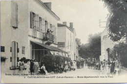 C. P. A. : 47 : CASTELMORON SUR LOT : Route Départementale Vers La Place, Animé, "Chocolat Louit", Timbre En 1930 - Castelmoron