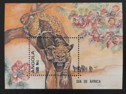 SL) ANGOLA FAUNA FELINE FLOWERS NATURE MNH LEAF SOUVENIR - Angola