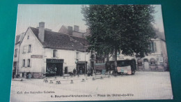 03 TOILEE COULEUR BOURBON L ARCHAMBAULT PLACE DE L HOTEL DE VILLE CHAUSSURES MANOT ROULOTTE ROMANICHEL FORAIN - Bourbon L'Archambault