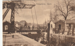  4903 37 Gouda, Mallegatsluis. 1928. (Kaart Is Bobbelig Zie Achterkant Achterkant Is Aan Het  Loslaten) - Gouda