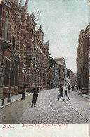 4903 71 Leiden, Breestraat Met Studenten  Societeit. Rond 1900. (Zie Randen) - Leiden