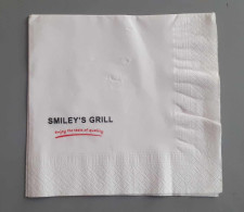 EGYPT - Smile 's Grill Restaurant Napkins (Egypte) (Egitto) (Ägypten) (Egipto) (Egypten) Africa - Reclameservetten