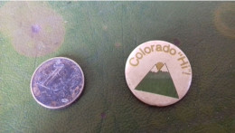 B2/ BROCHE BOUTON  PIN S COLORADO HI - Other & Unclassified