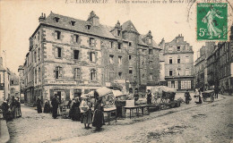 Landerneau * La Place Du Marché Et Les Vieilles Maisons * Débit De Boissons * Pâtisserie * Marchands - Landerneau