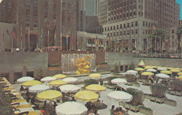 CARTOLINA  NEW YORK CITY,NEW YORK,STATI UNITI-LOWER PLAZA AT ROCKEFELLER CENTER-VIAGGIATA 1967 - Orte & Plätze