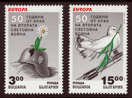 Bulgaria 1995 Europa CEPT Peace And Freedom Fauna Birds Pigeon Flora Flower History WW 2, Set MNH - 1995