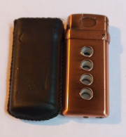 BRIQUET ELECTRONIQUE COULEUR CUIVRE 4 TROUS + ETUI - Sonstige & Ohne Zuordnung